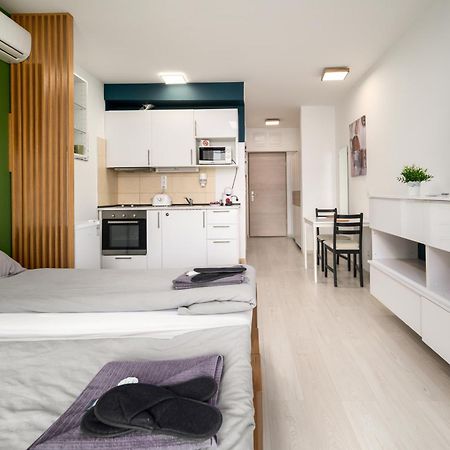 Atrium Residence Deluxe Suite-Free Parking Garage Same Building Budapest Eksteriør billede