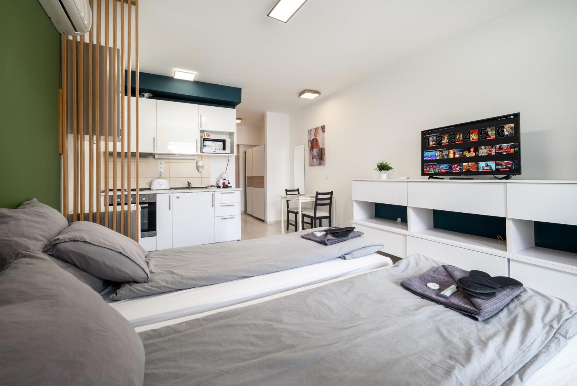Atrium Residence Deluxe Suite-Free Parking Garage Same Building Budapest Eksteriør billede